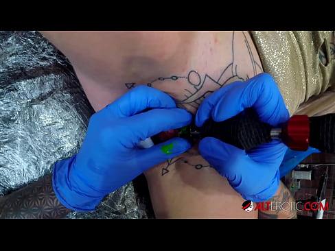❤️ Extremt tatuerade snyggingen Sully Savage fick en tatuering på sin klitoris Hård porr at us ﹏
